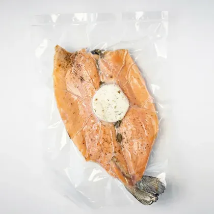 Trucha grillada con manteca de alcaparras