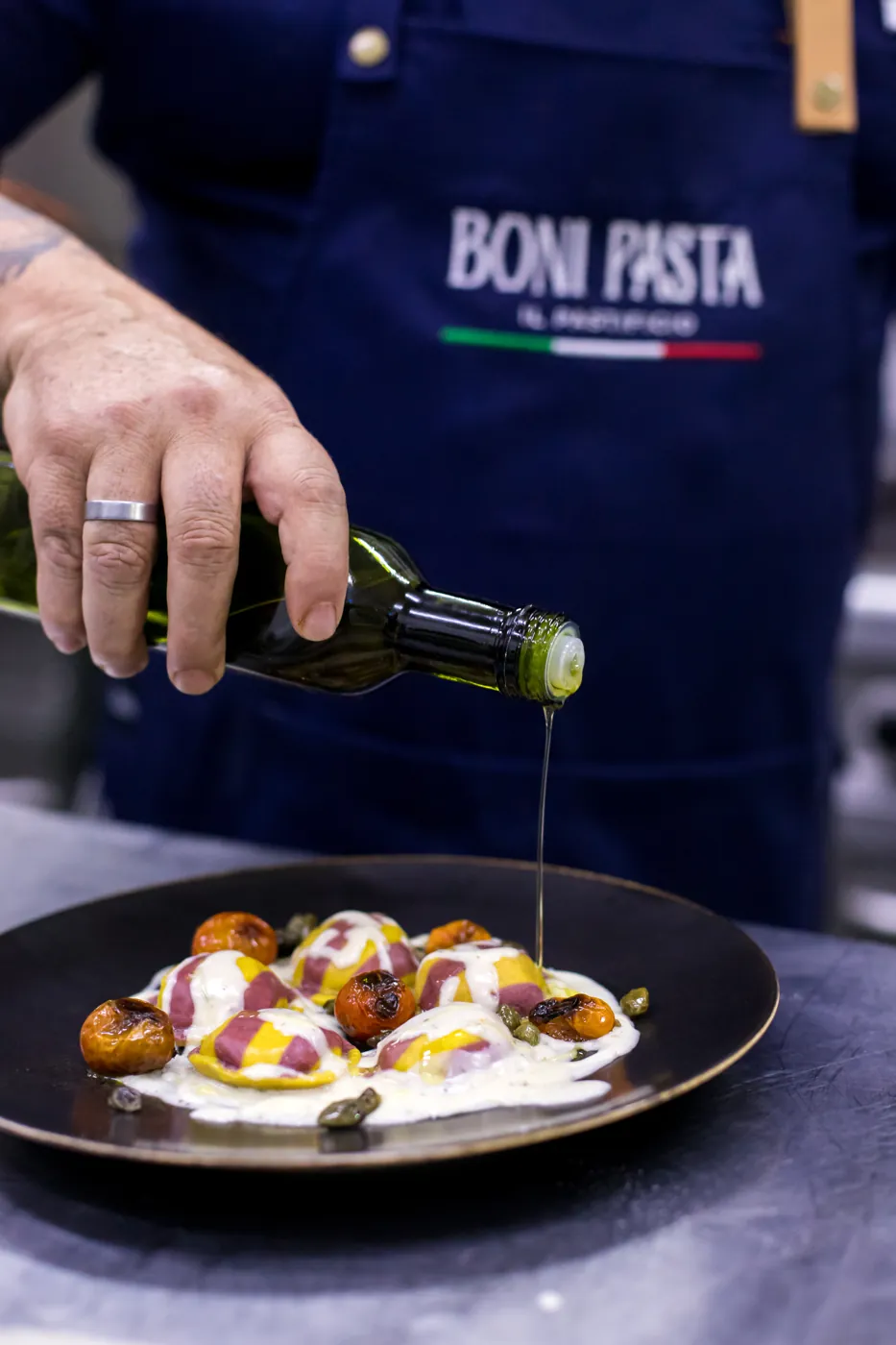Sorrentinos emplatados con salsa